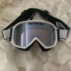 Smith Optics Scope Pro goggles in white foundation/ignitor mirror